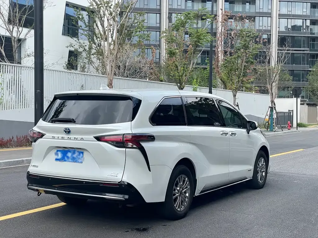 Toyota Sienna 2023 из CN, фото 9