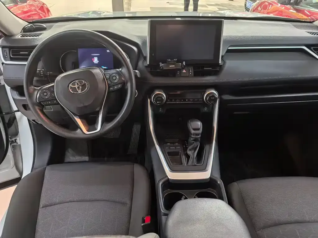 Toyota RAV4 2023 из CN, фото 2