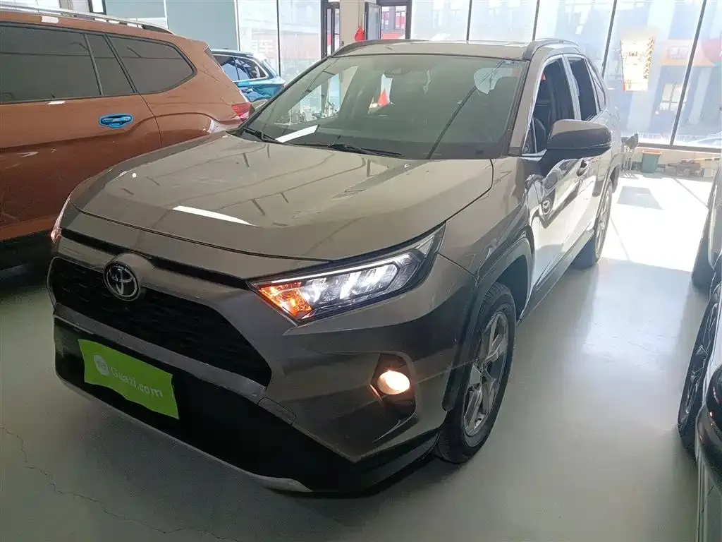 Toyota RAV4 2023 из CN, фото 2