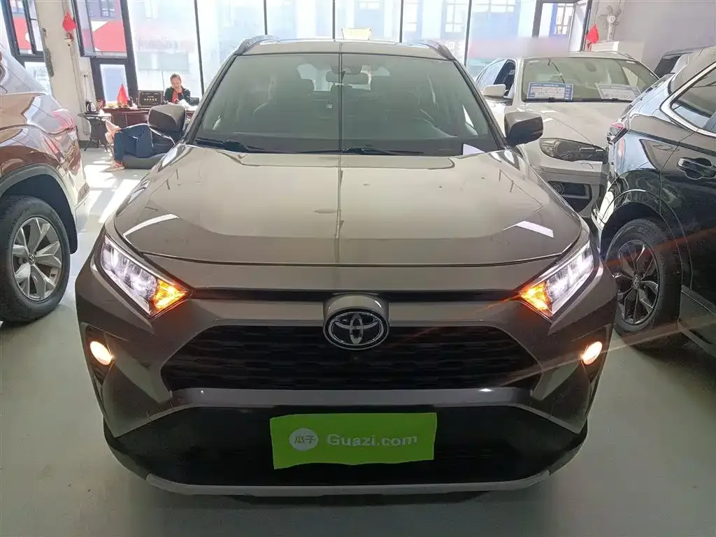Toyota RAV4 2023 из CN, фото 3