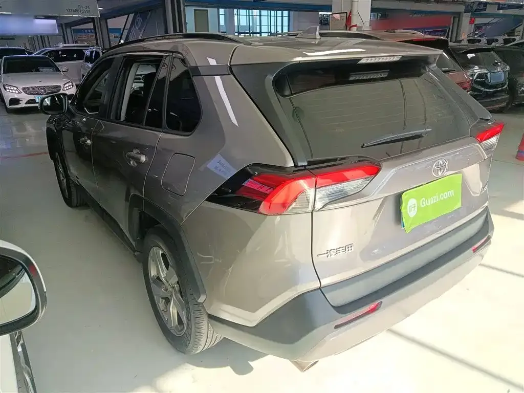 Toyota RAV4 2023 из CN, фото 5
