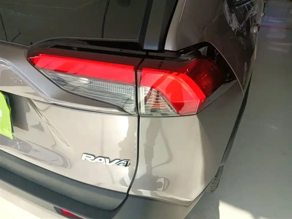 Toyota RAV4 2023 из CN, фото 8