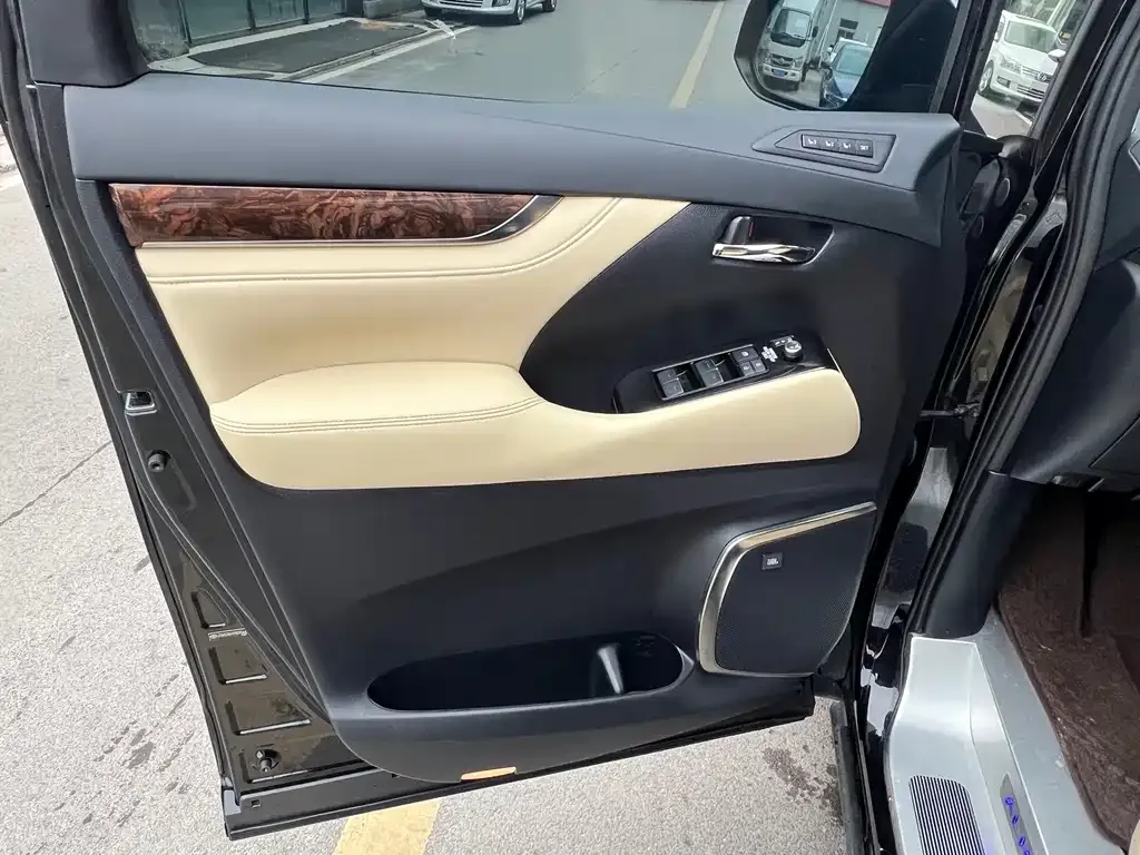Toyota Alphard 2023 из CN, фото 8
