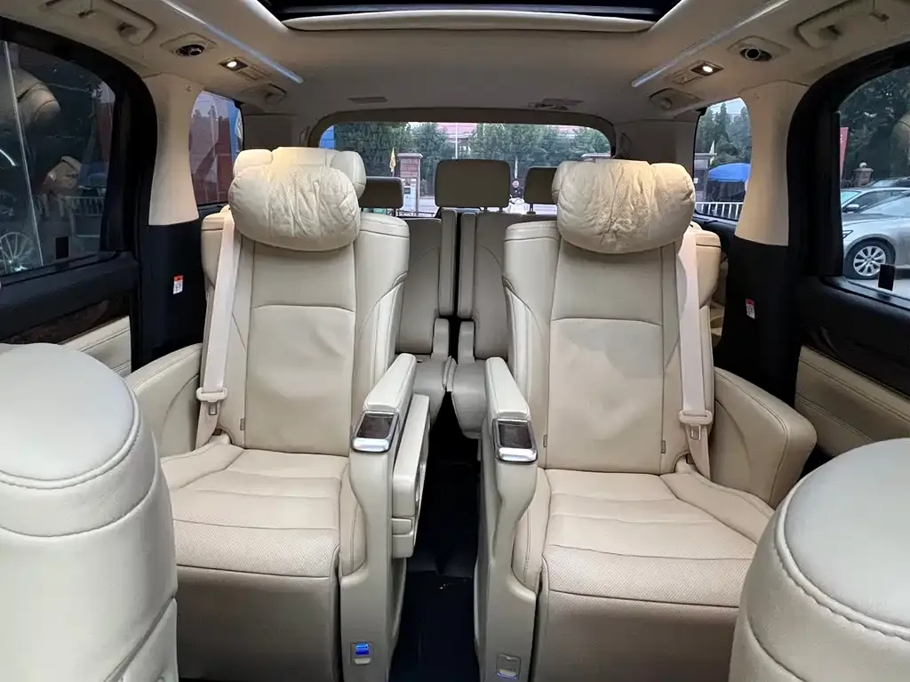 Toyota Alphard 2023 из CN, фото 9