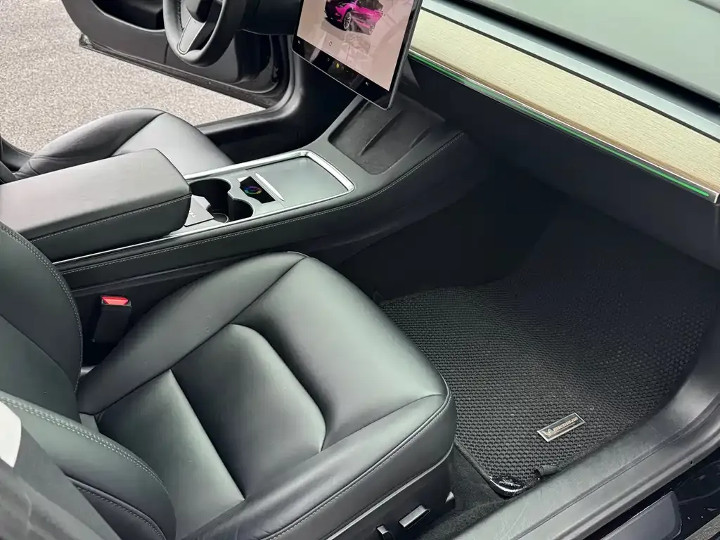 Tesla Model 3 — фото 10