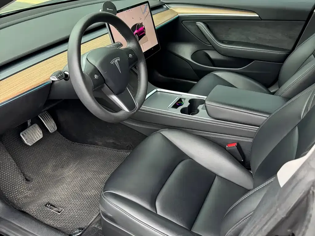 Tesla Model 3 — фото 4
