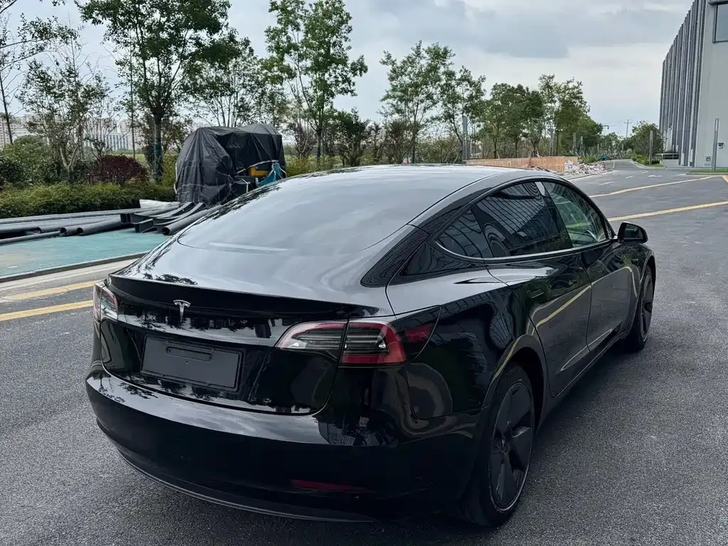 Tesla Model 3 — фото 7