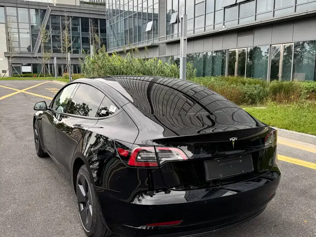 Tesla Model 3 — фото 9