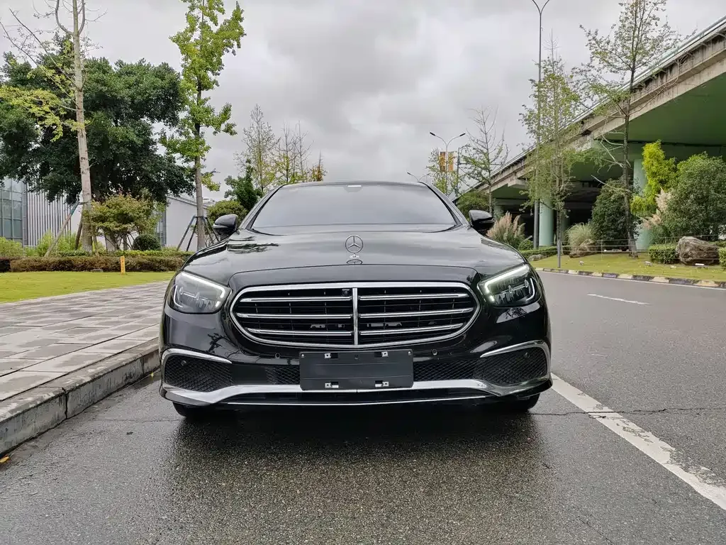 Mercedes-Benz E-Class — фото 2