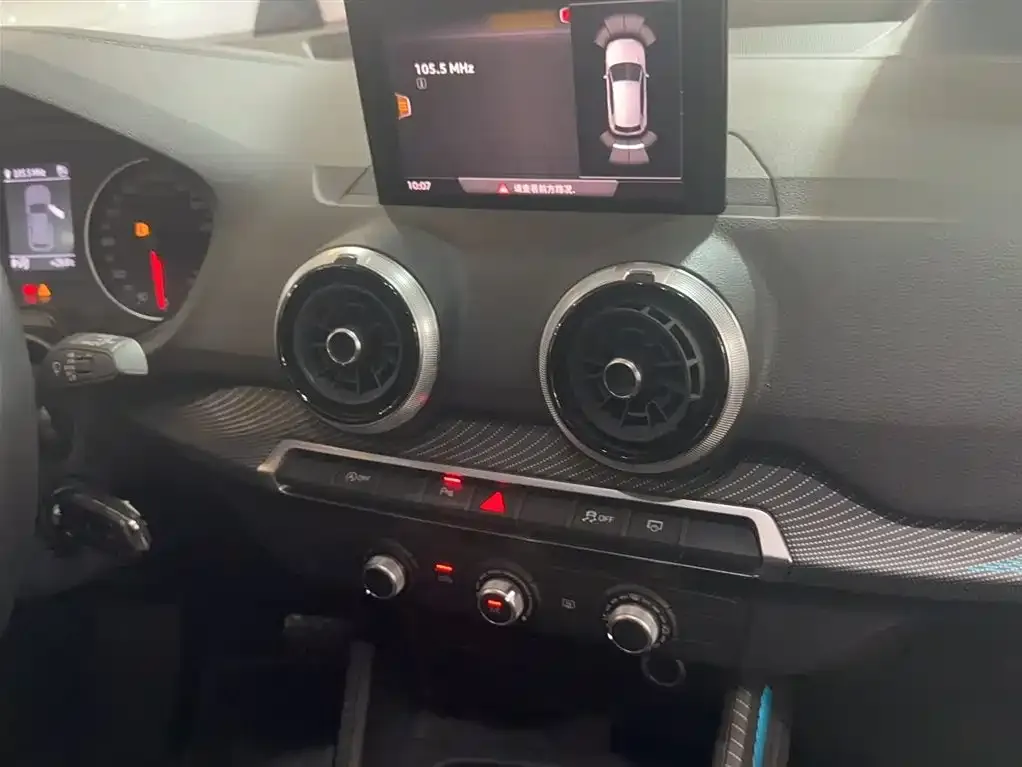 Audi Q2L 2023 из CN, фото 6