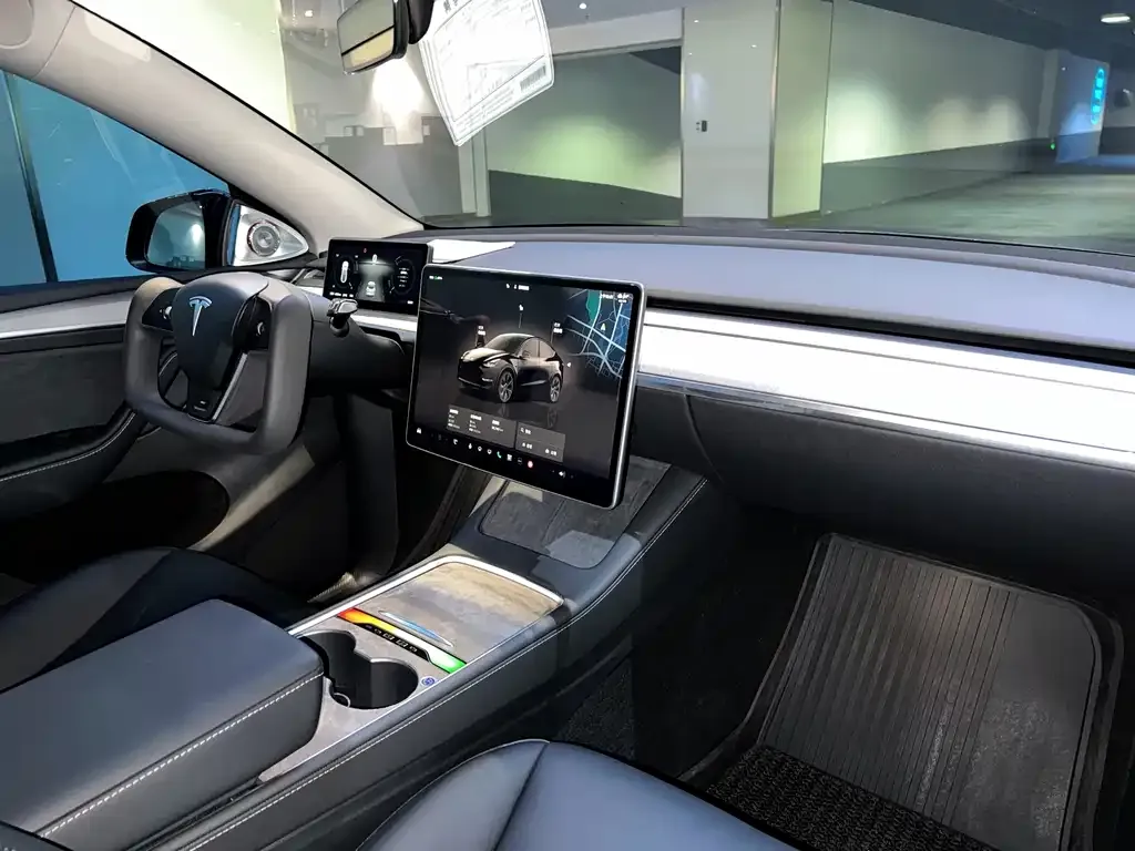 Tesla Model Y — фото 6