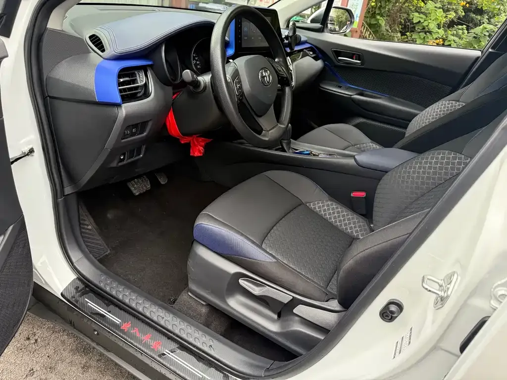 Toyota C-HR — фото 4