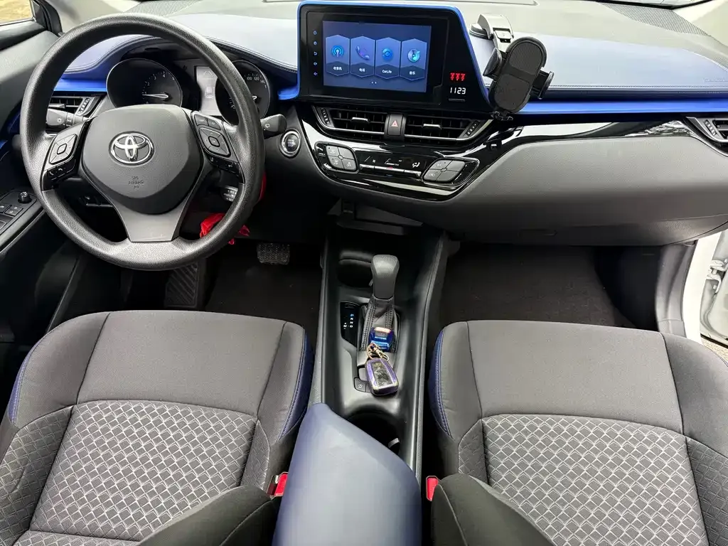 Toyota C-HR — фото 7