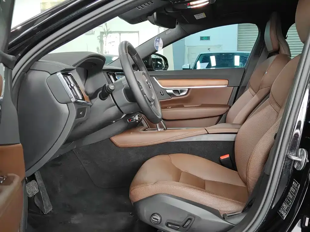 Volvo S90 2023 из CN, фото 3