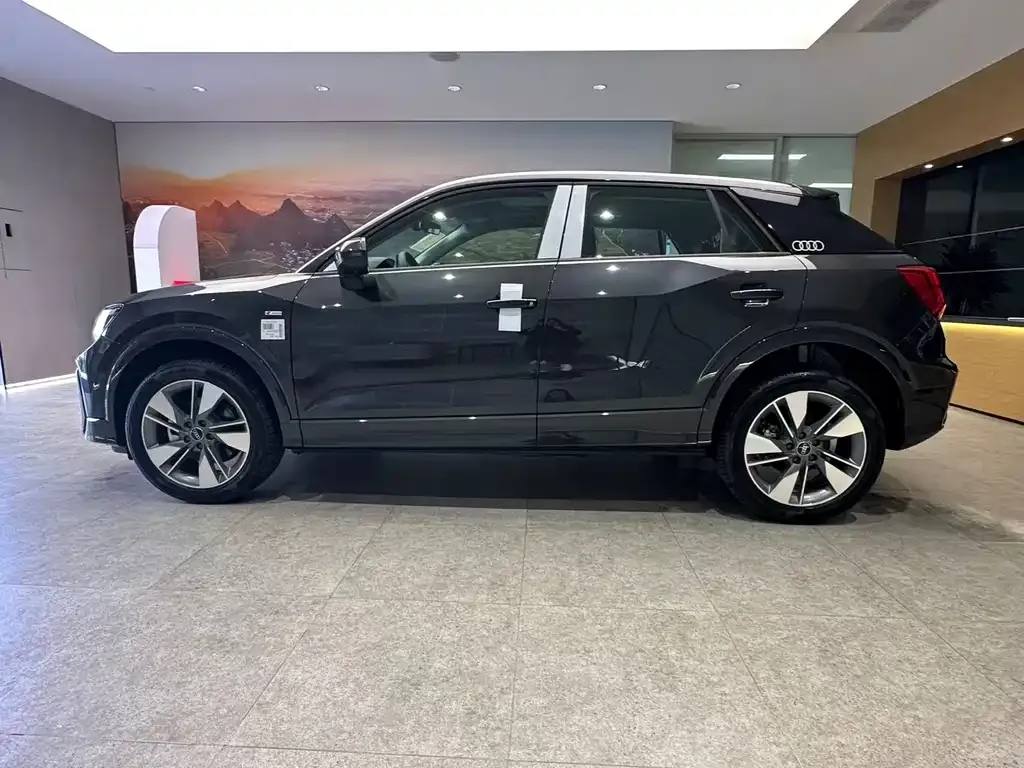 Audi Q2L 2025 из CN, фото 4