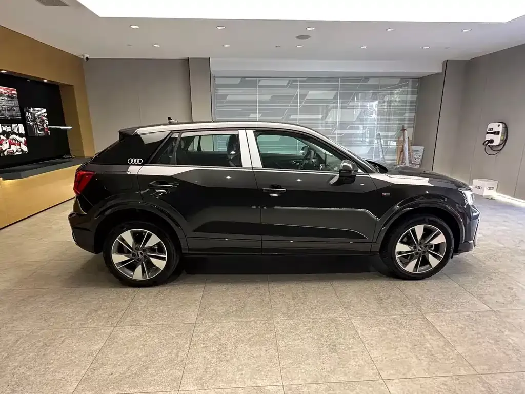 Audi Q2L 2025 из CN, фото 7