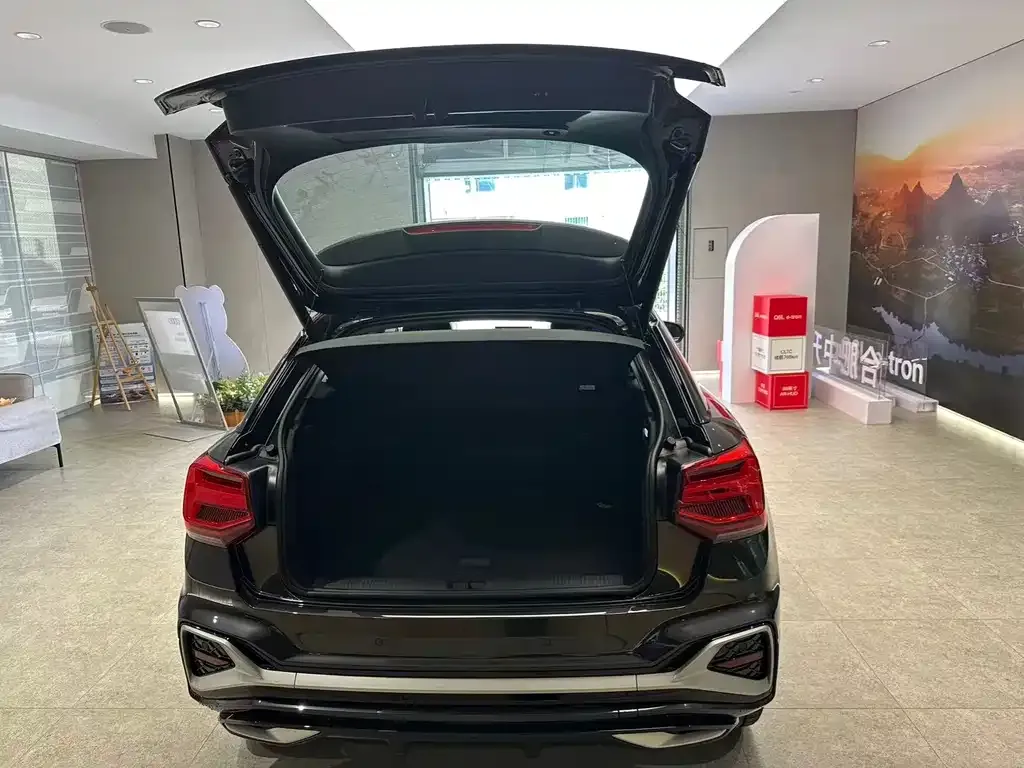 Audi Q2L 2025 из CN, фото 9