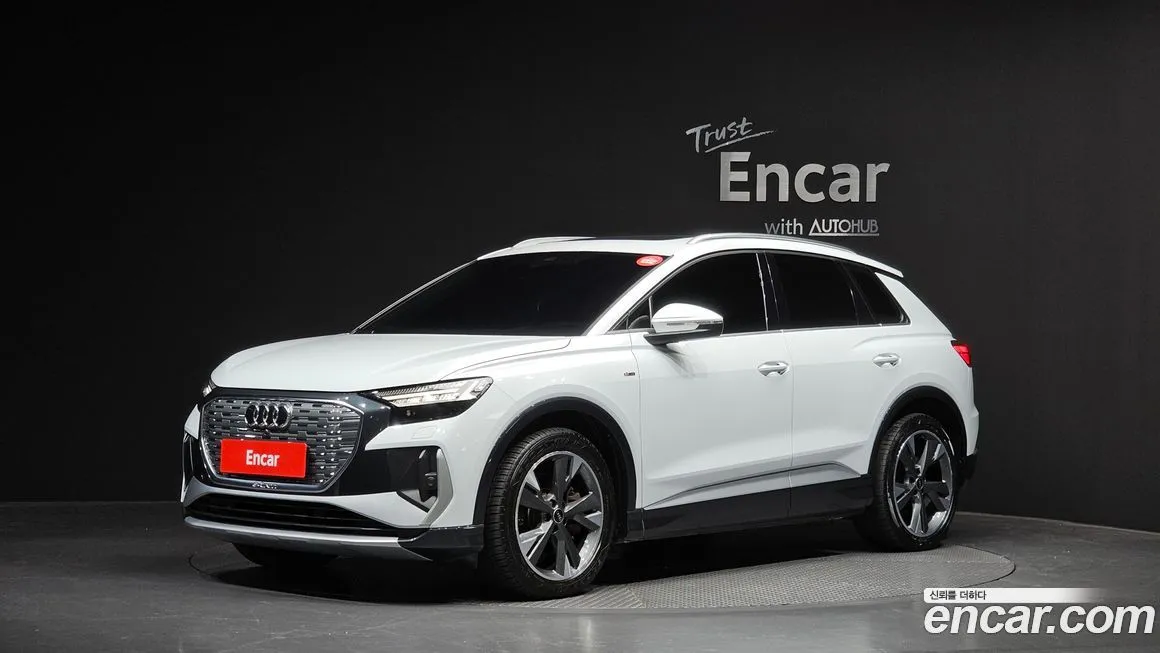 Audi Q4 e-tron — фото 1
