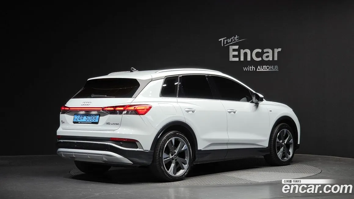 Audi Q4 e-tron — фото 2