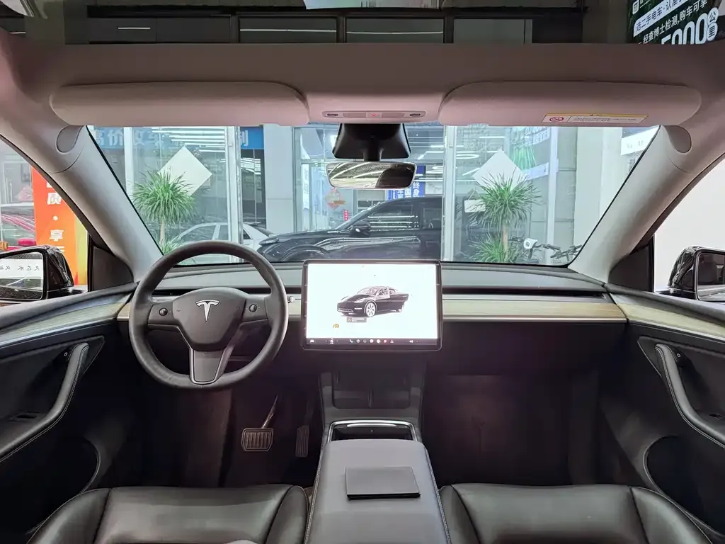 Tesla Model Y — фото 10