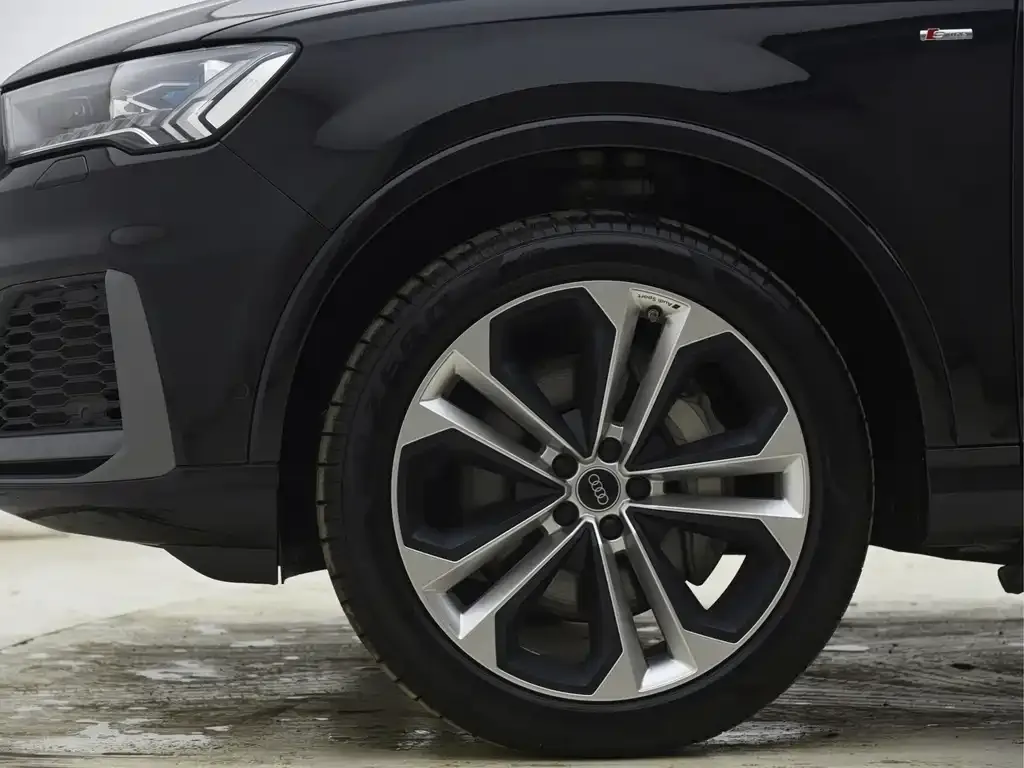 Audi Q7 2021 из CN, фото 5