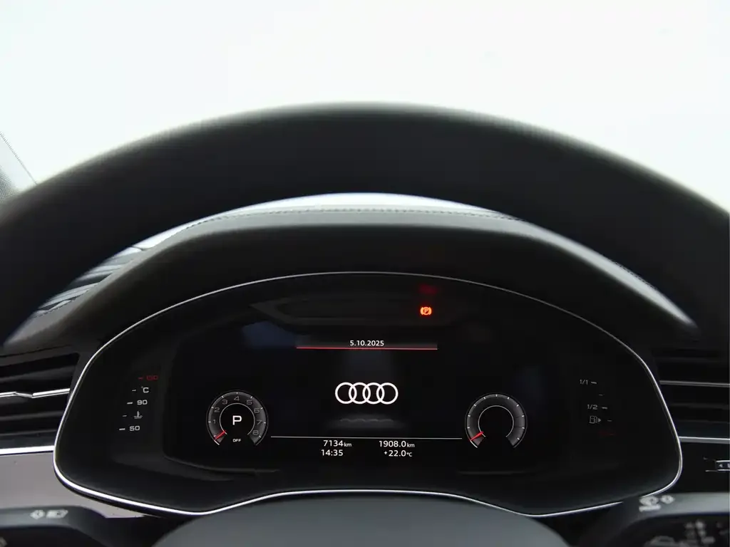 Audi Q7 2021 из CN, фото 6
