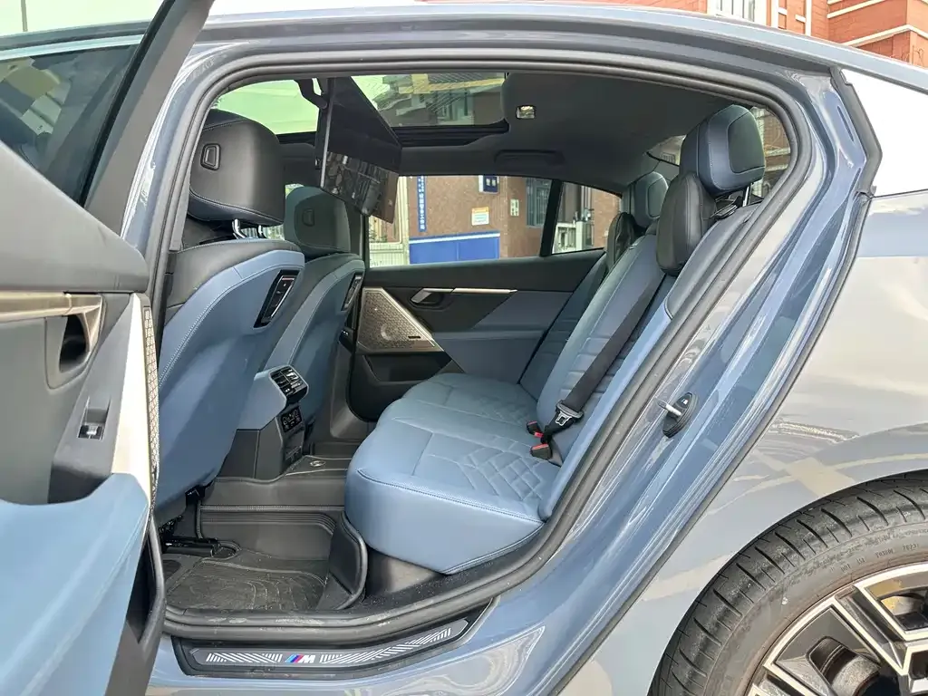 BMW 5 Series — фото 10