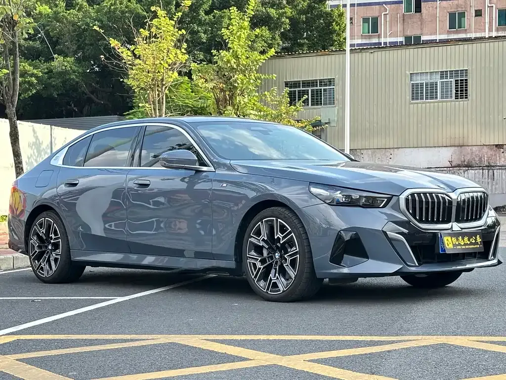BMW 5 Series — фото 3