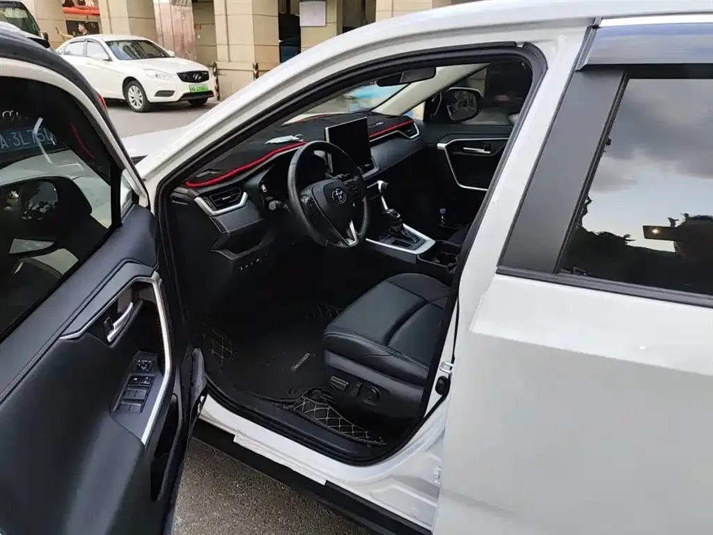 Toyota Wildlander 2023 из CN, фото 6