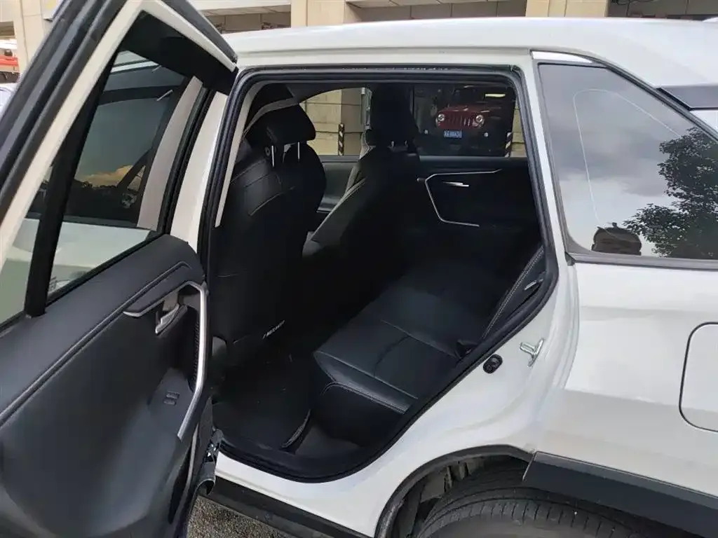 Toyota Wildlander 2023 из CN, фото 7