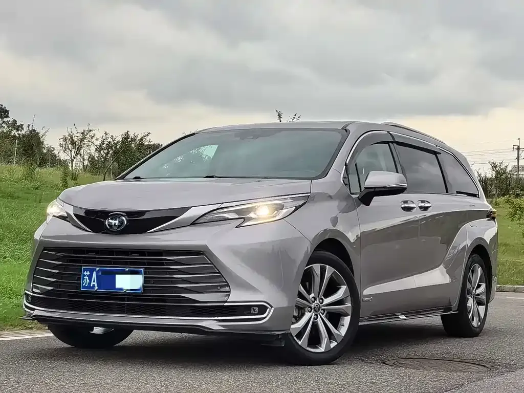 Toyota Sienna 2023 из CN, фото 1