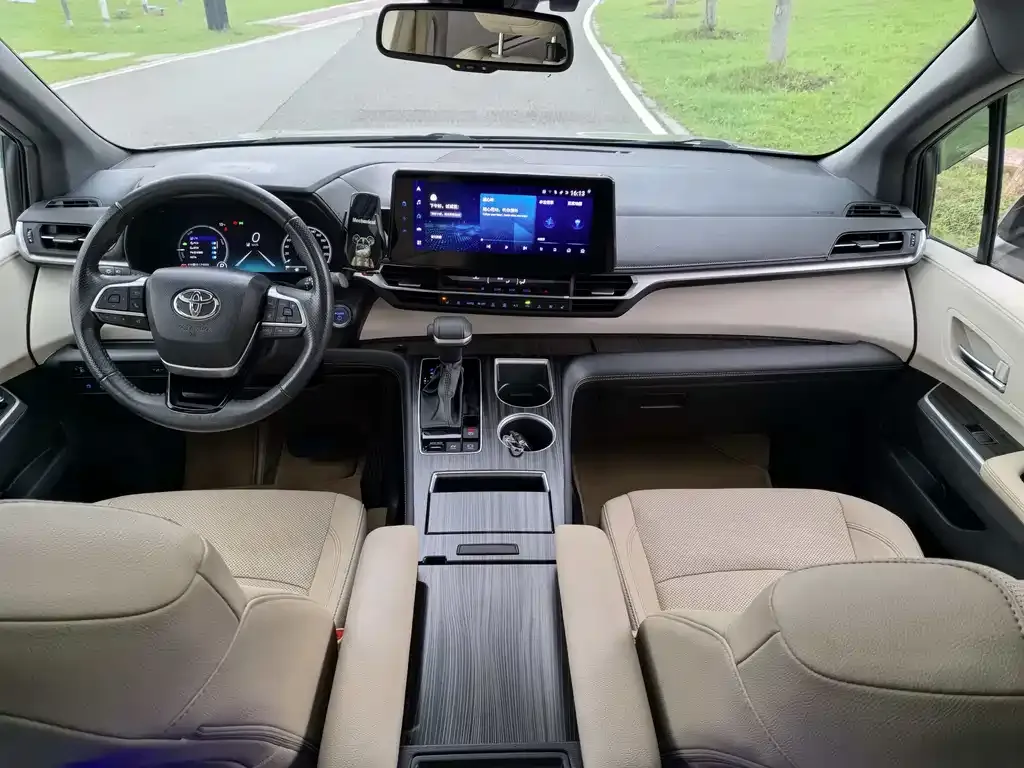 Toyota Sienna 2023 из CN, фото 10
