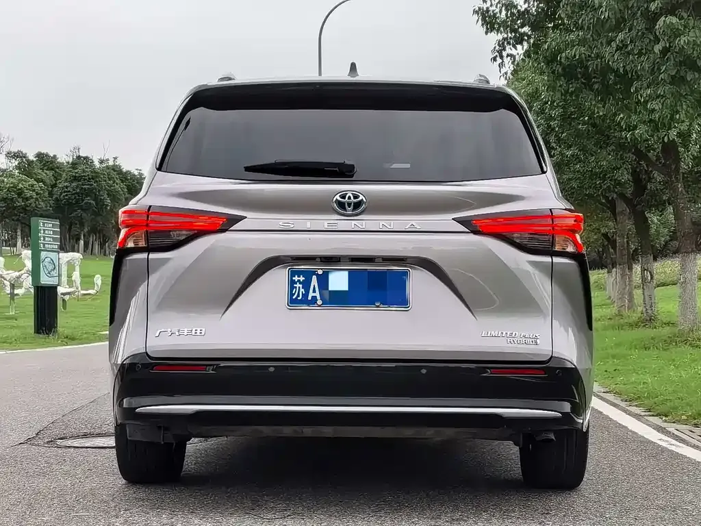 Toyota Sienna 2023 из CN, фото 3