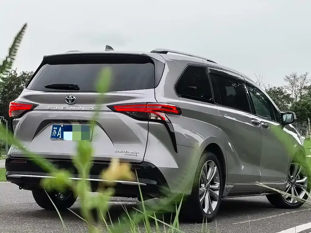 Toyota Sienna 2023 из CN, фото 4