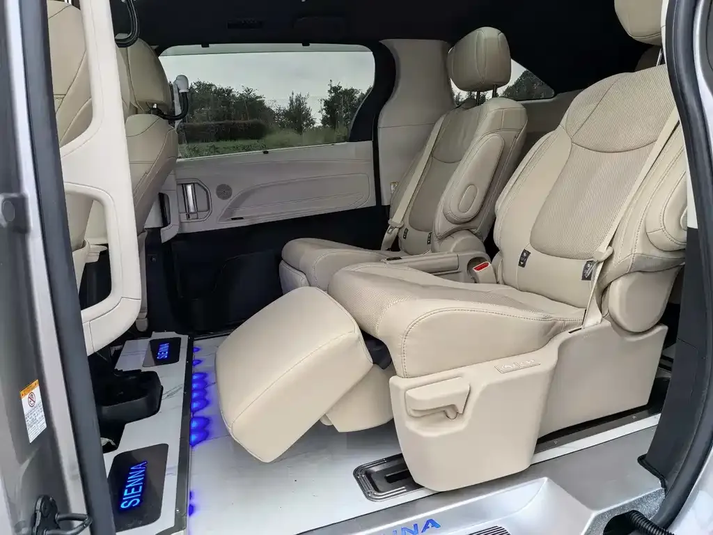Toyota Sienna 2023 из CN, фото 8