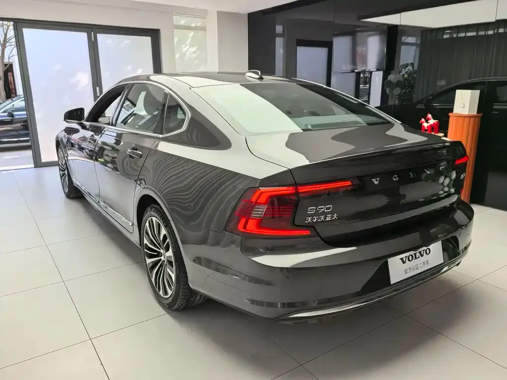 Volvo S90 2025 из CN, фото 5