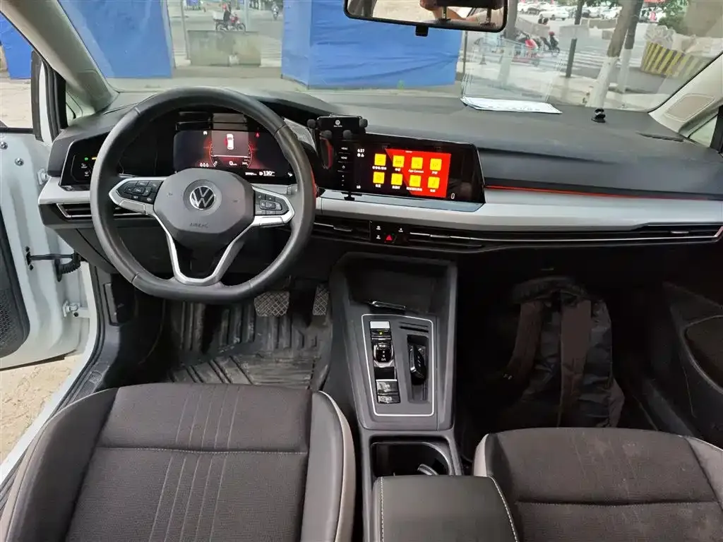 Volkswagen Golf 2023 из CN, фото 10