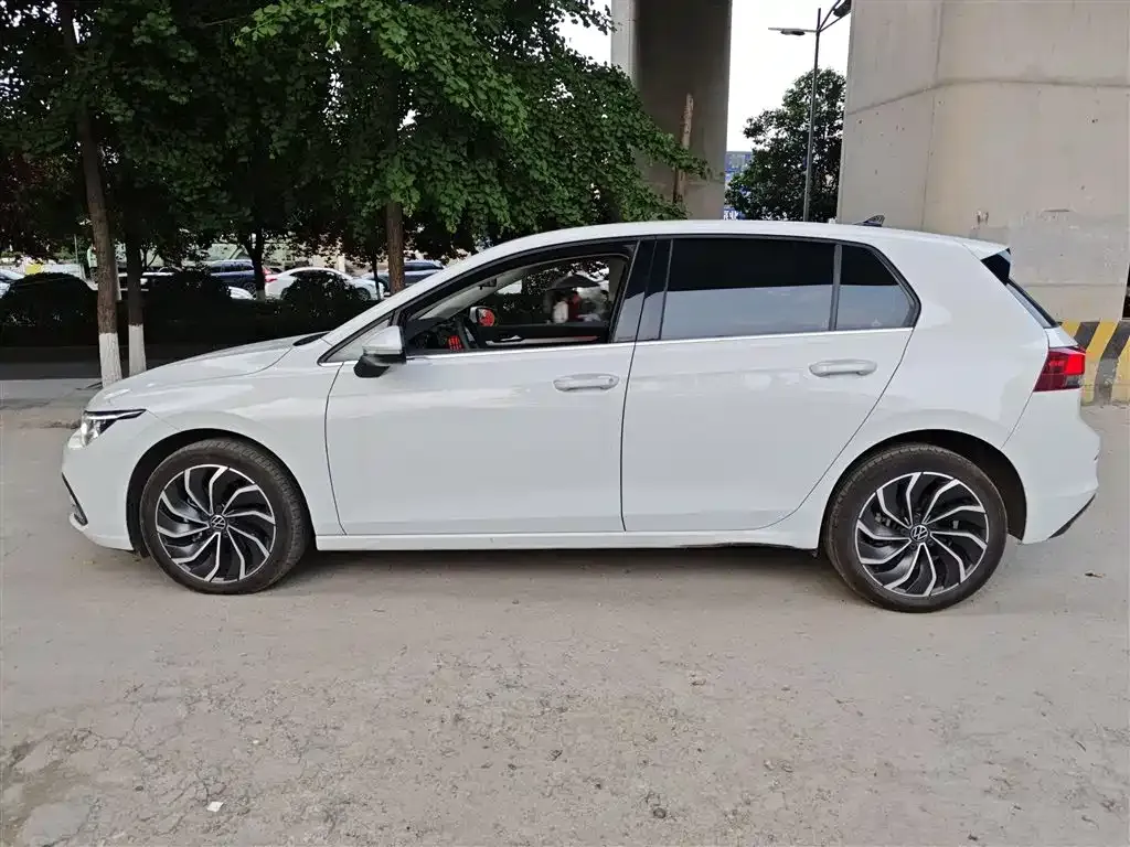 Volkswagen Golf 2023 из CN, фото 5