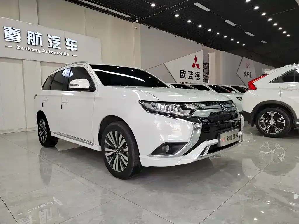 Mitsubishi Outlander 2022 из CN, фото 10