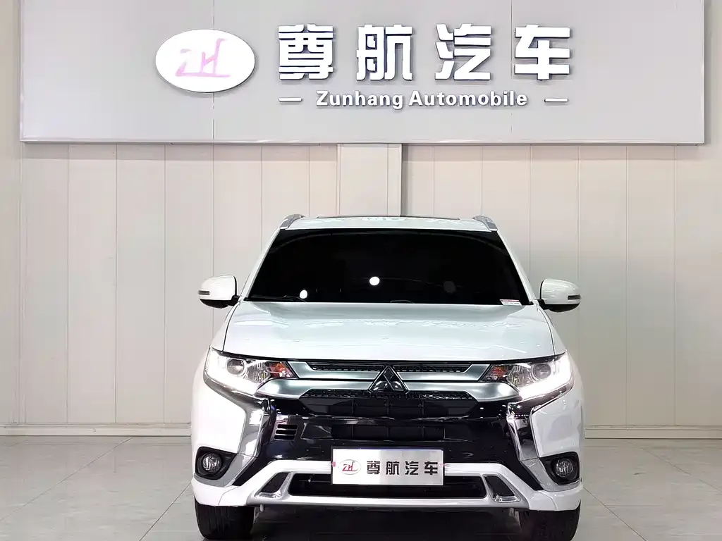 Mitsubishi Outlander 2022 из CN, фото 2