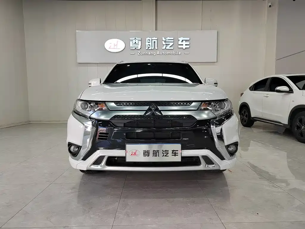 Mitsubishi Outlander 2022 из CN, фото 3