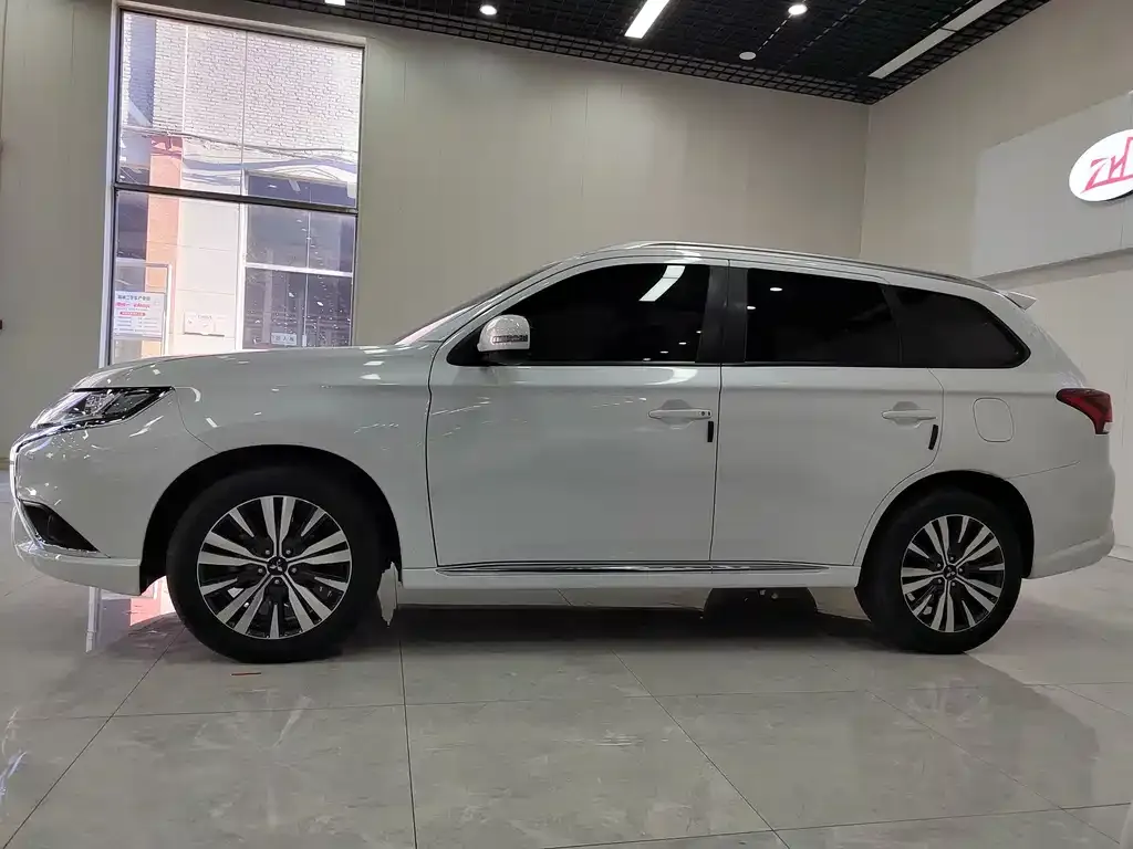 Mitsubishi Outlander 2022 из CN, фото 5