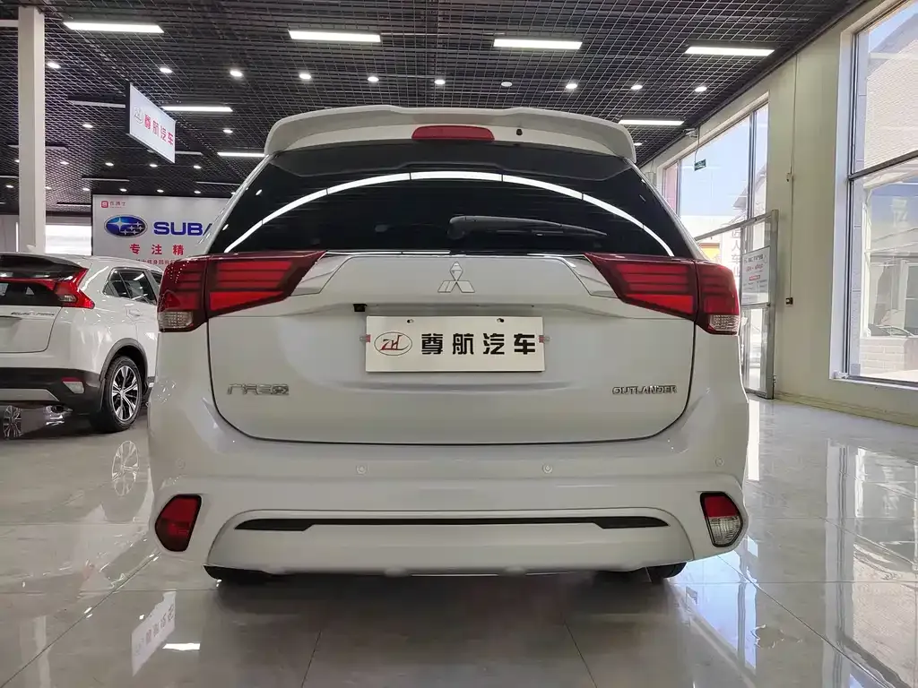 Mitsubishi Outlander 2022 из CN, фото 7