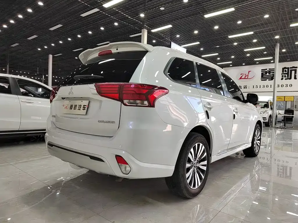 Mitsubishi Outlander 2022 из CN, фото 8