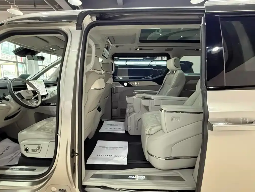 Volvo EM90 2024 из CN, фото 10