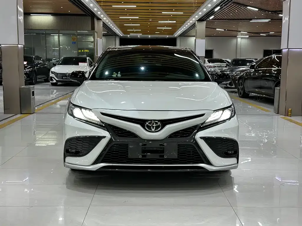 Toyota Camry 2022 из CN, фото 2