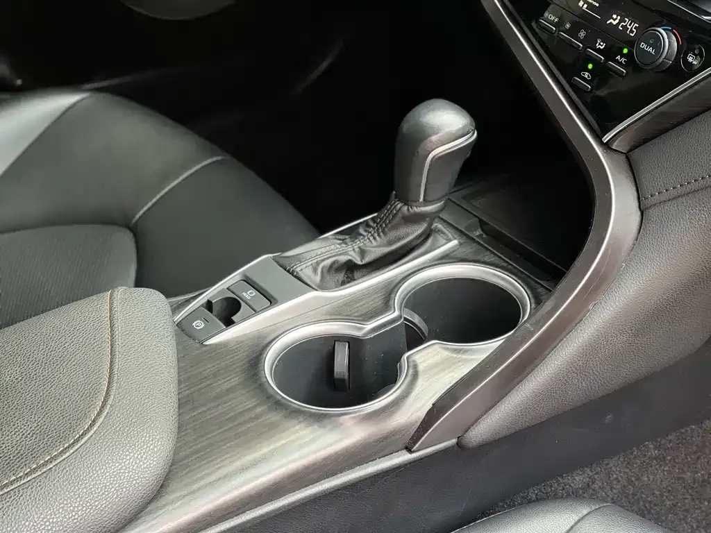 Toyota Camry 2023 из CN, фото 10