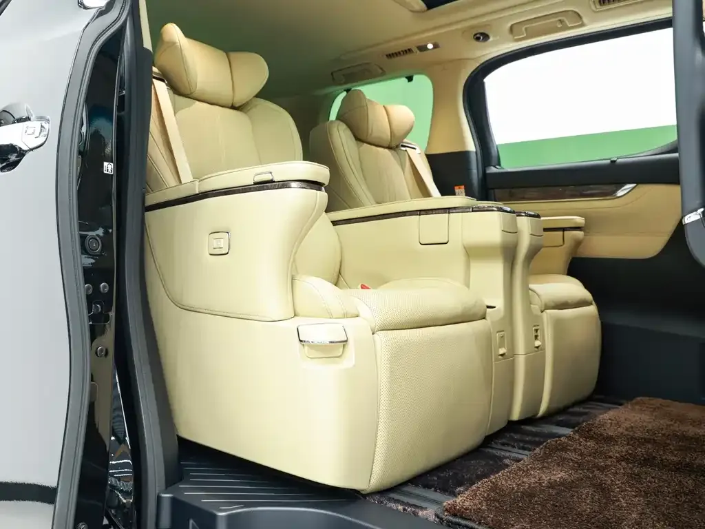 Toyota Alphard 2023 из CN, фото 9