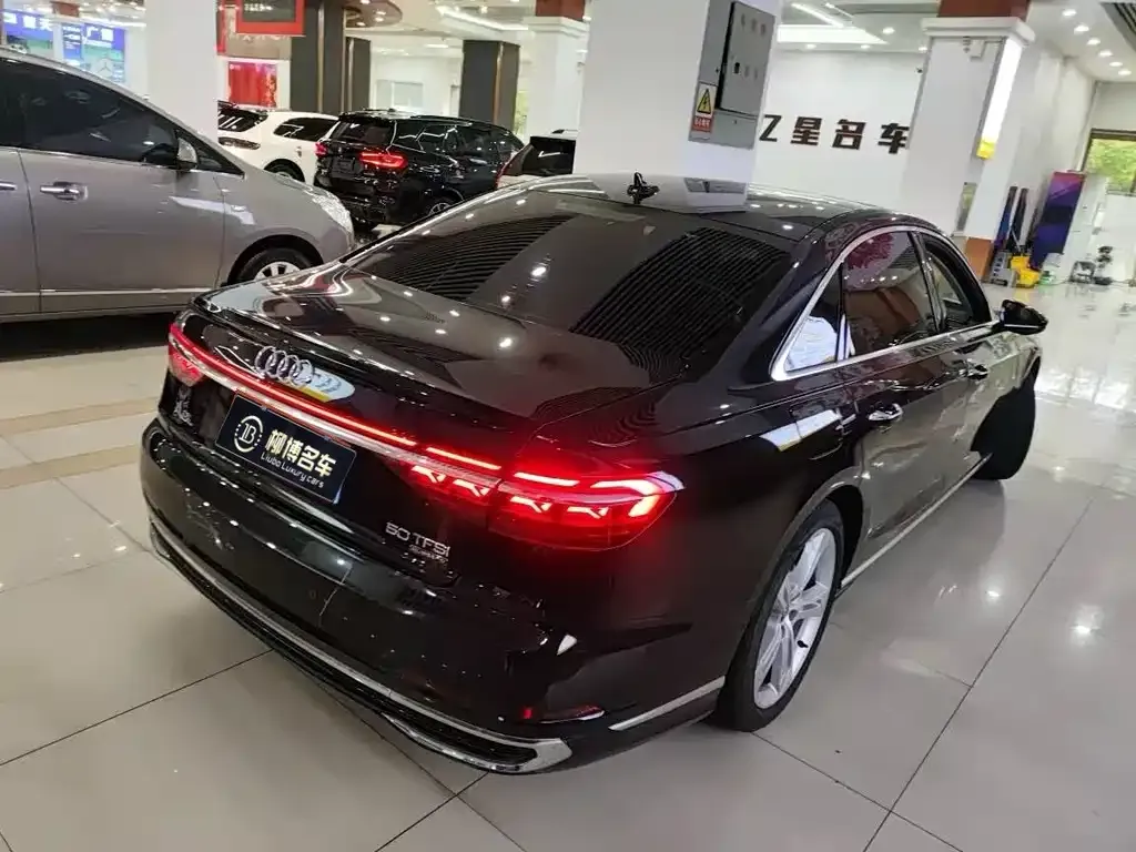 Audi A8 2023 из CN, фото 3