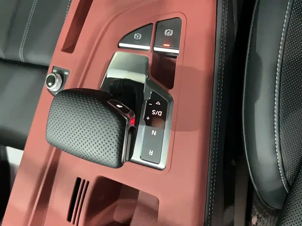 Audi A4L 2024 из CN, фото 7